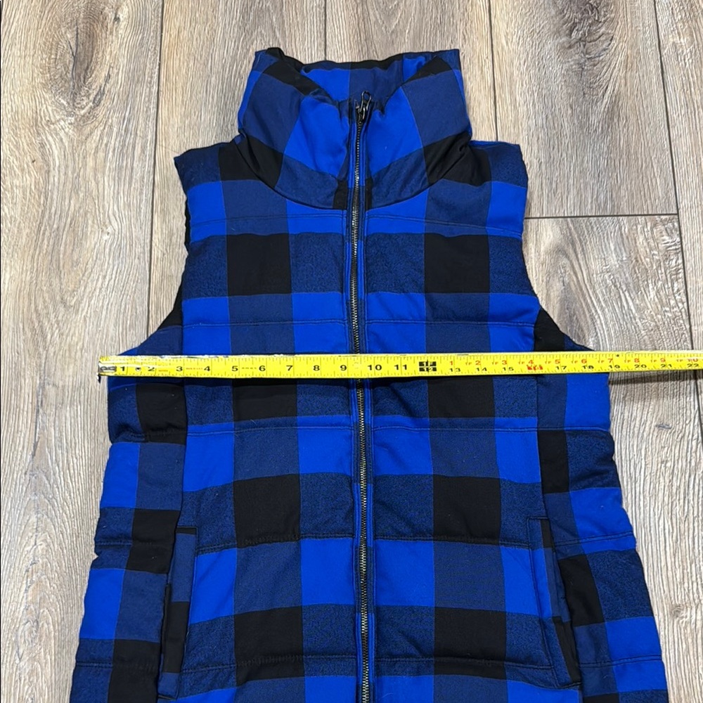 ON Checkered Puffer Vest Blue Black MEDIUM - Picture 9 of 13